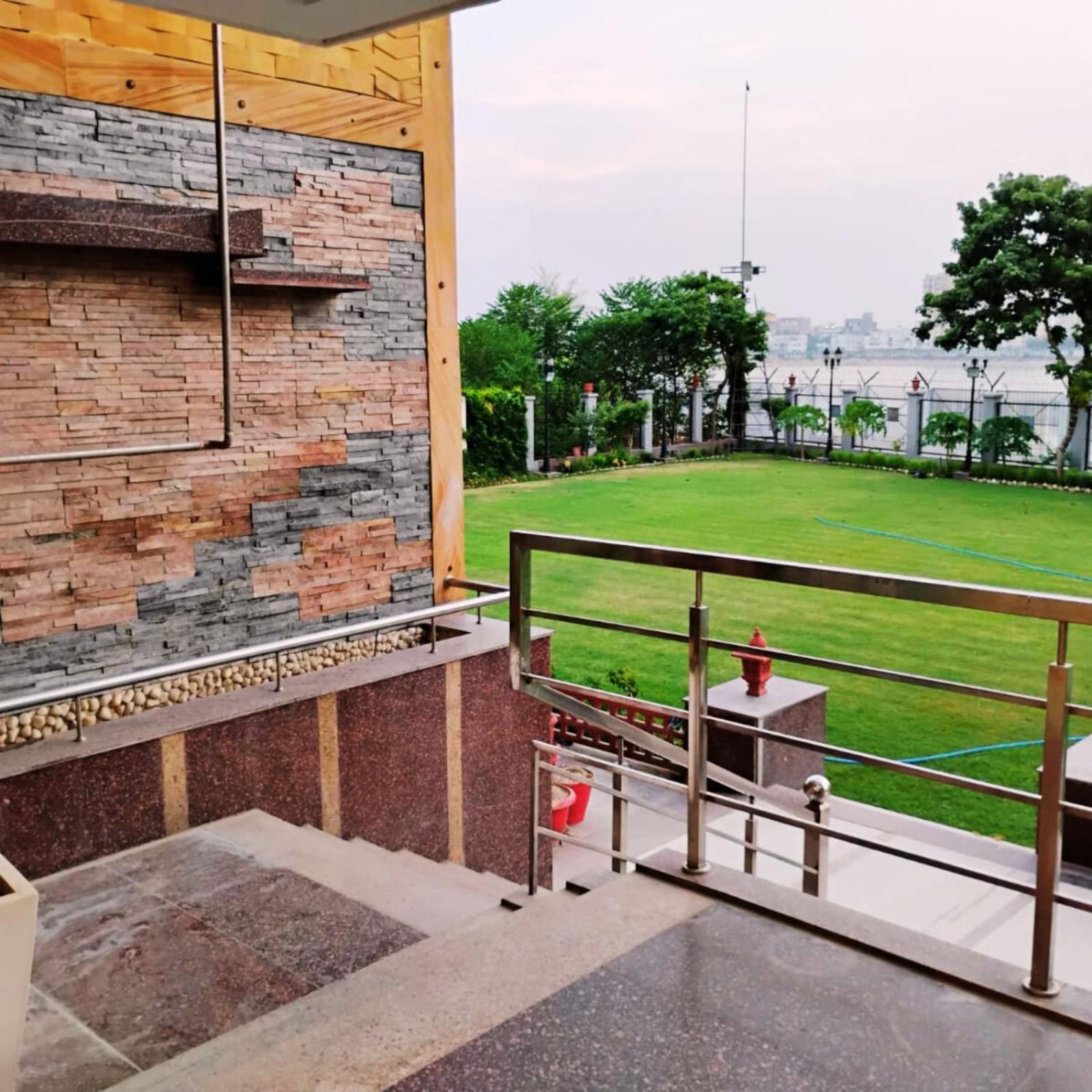 Hotel Lake View Grand 러크나우 외부 사진